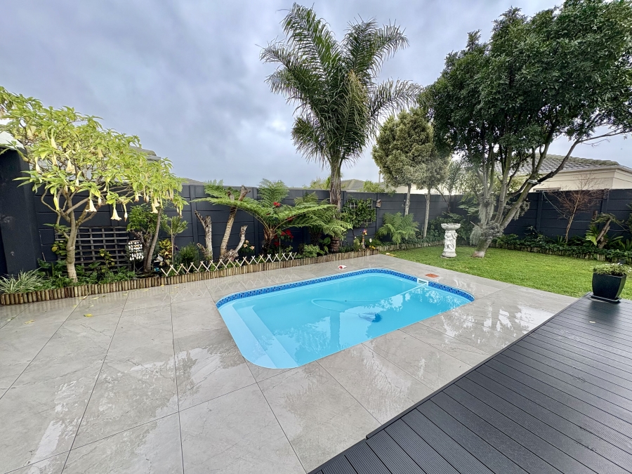 3 Bedroom Property for Sale in Sunningdale Western Cape